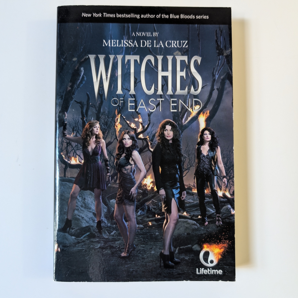Witches of East End by Melissa de la Cruz - Paperback Book